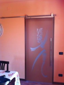 vetro mod. danza scorrevole esterno muro con sistema linea